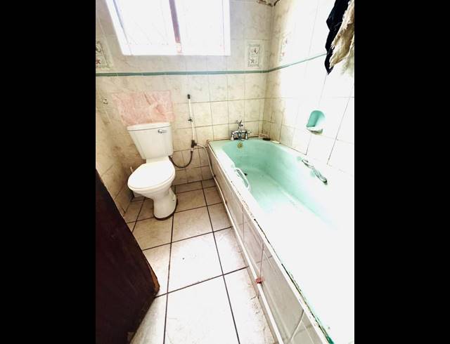 4 BEDROOM HOUSE FOR SALE IN UMLAZI H